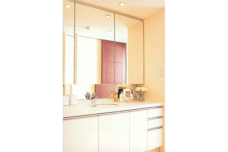 三面鏡タイプ洗面化粧台